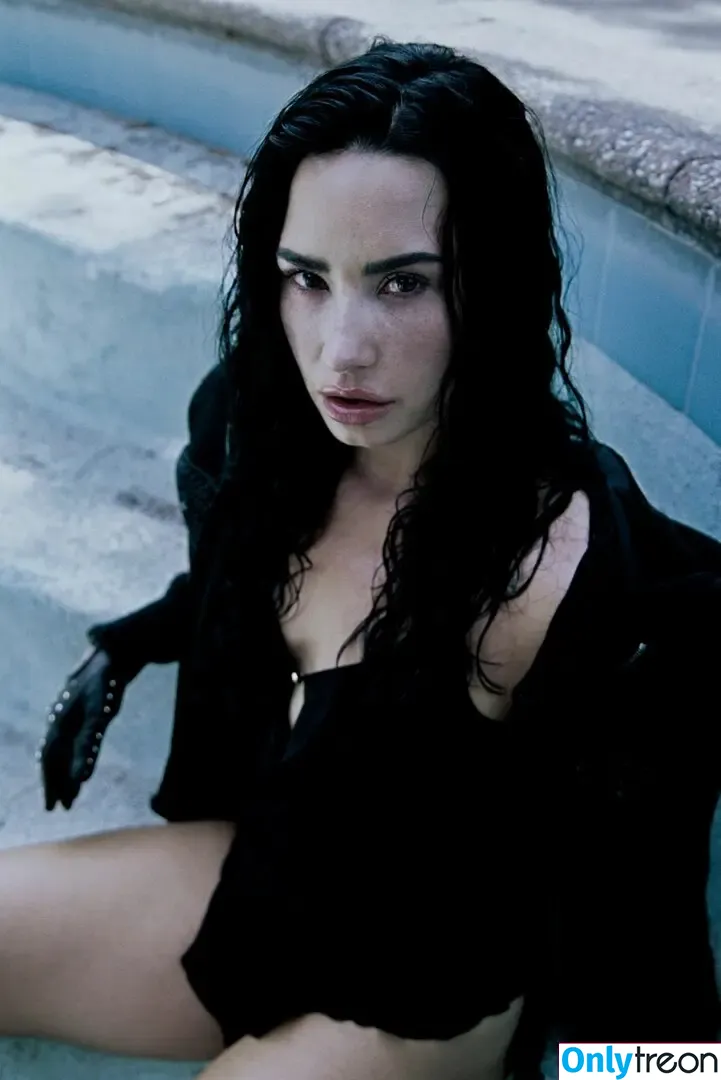 Demi Lovato nude photo #1054 (ddlovato)