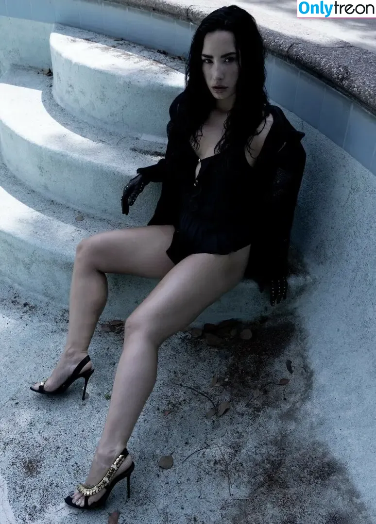 Demi Lovato nude photo #1056 (ddlovato)