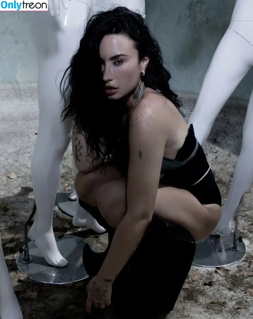 Demi Lovato nude photo #1057 (ddlovato)