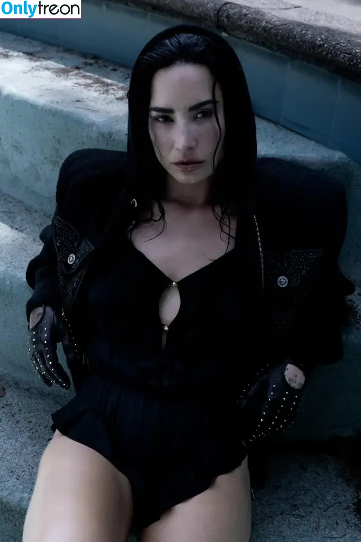 Demi Lovato nude photo #1058 (ddlovato)