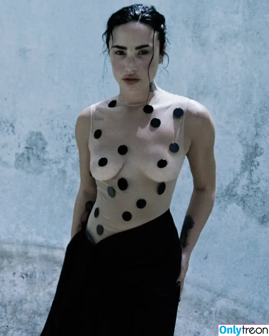 Demi Lovato nude photo #1059 (ddlovato)