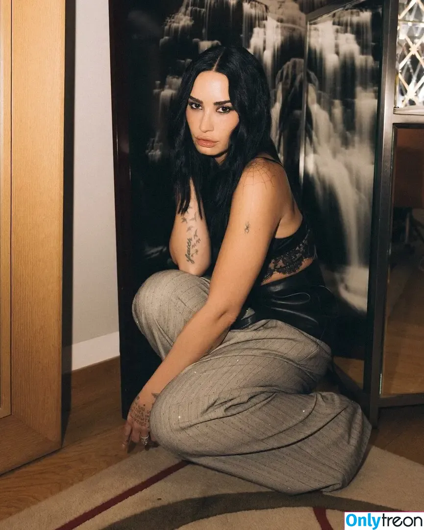 Demi Lovato nude photo #1082 (ddlovato)