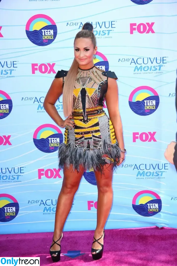 Demi Lovato голая photo #1093 (ddlovato)
