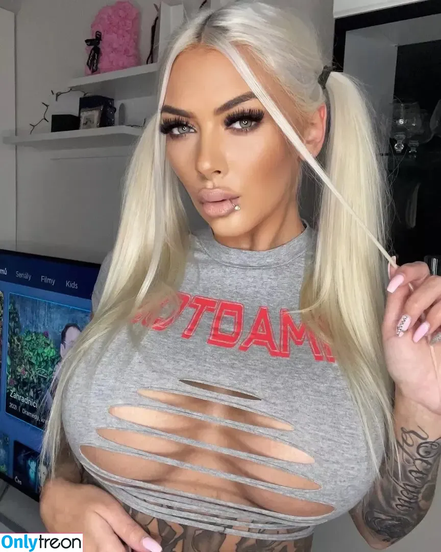 Deminecka nude photo #0155 (Denisa B.)
