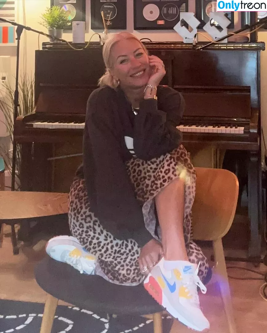 Denise Van Outen голая photo #0270 (vanouten_denise)