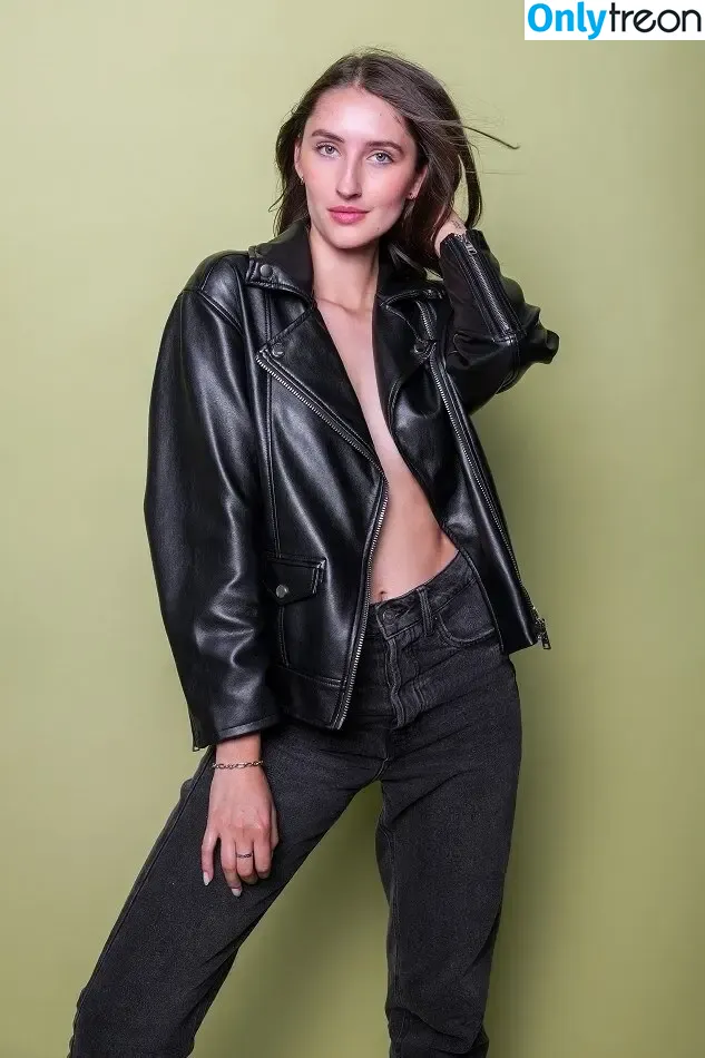 denisehuebner_ nude photo #0005 (denisehuebner_)