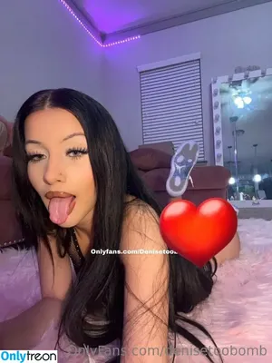 denisetoobomb / denisebobe nude photo #0005