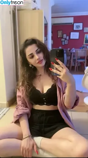Deniz Bağdaş / denizbagdas nude photo #0001