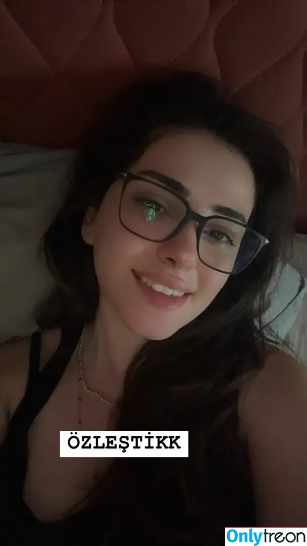 Deniz Bağdaş nude photo #0015 (denizbagdas)