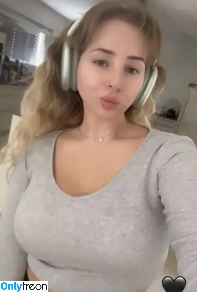 desiii77 nude photo #0038 (demirose / desii77 / desithekawaiipotato)