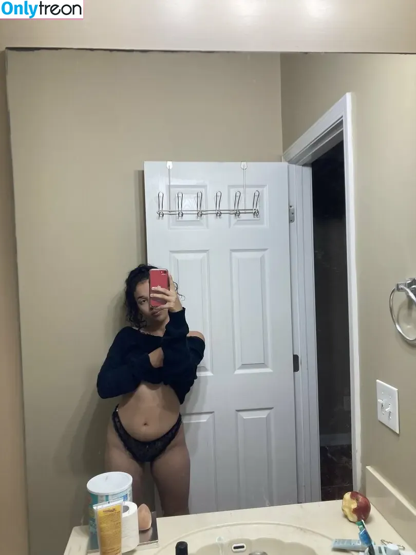 Desiree Sinns nude photo #0003 (bbyydes / bbyydesxo)