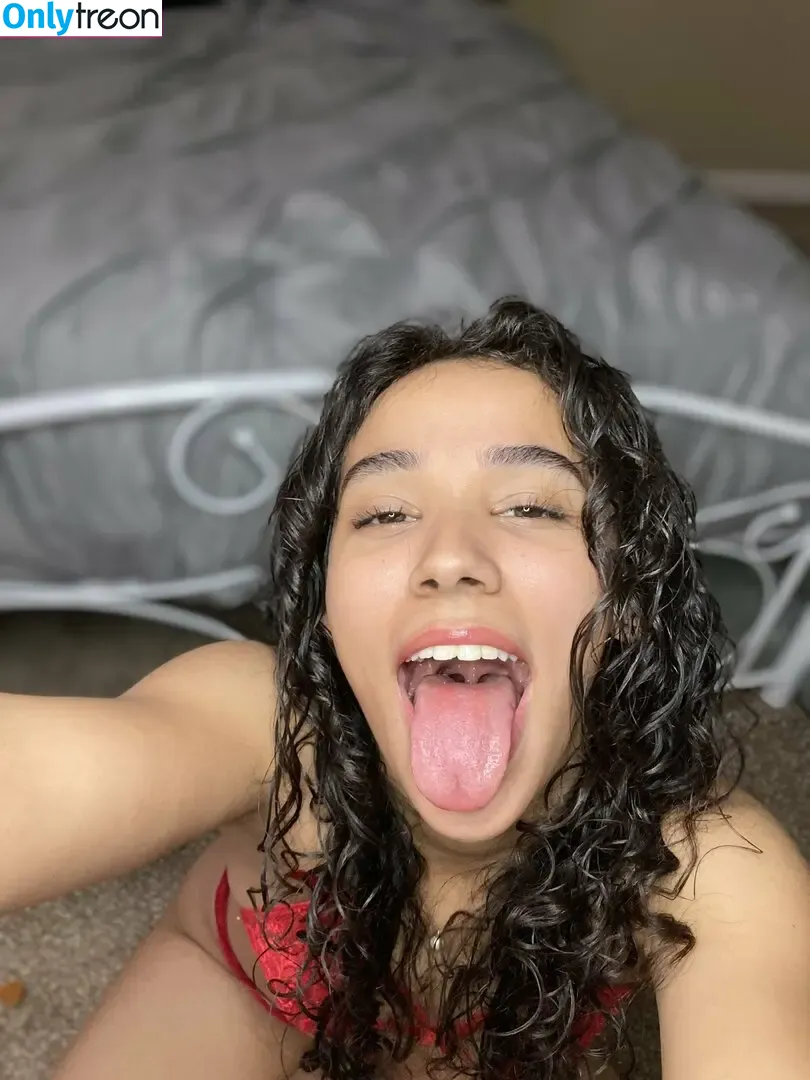 Desiree Sinns nude photo #0013 (bbyydes / bbyydesxo)