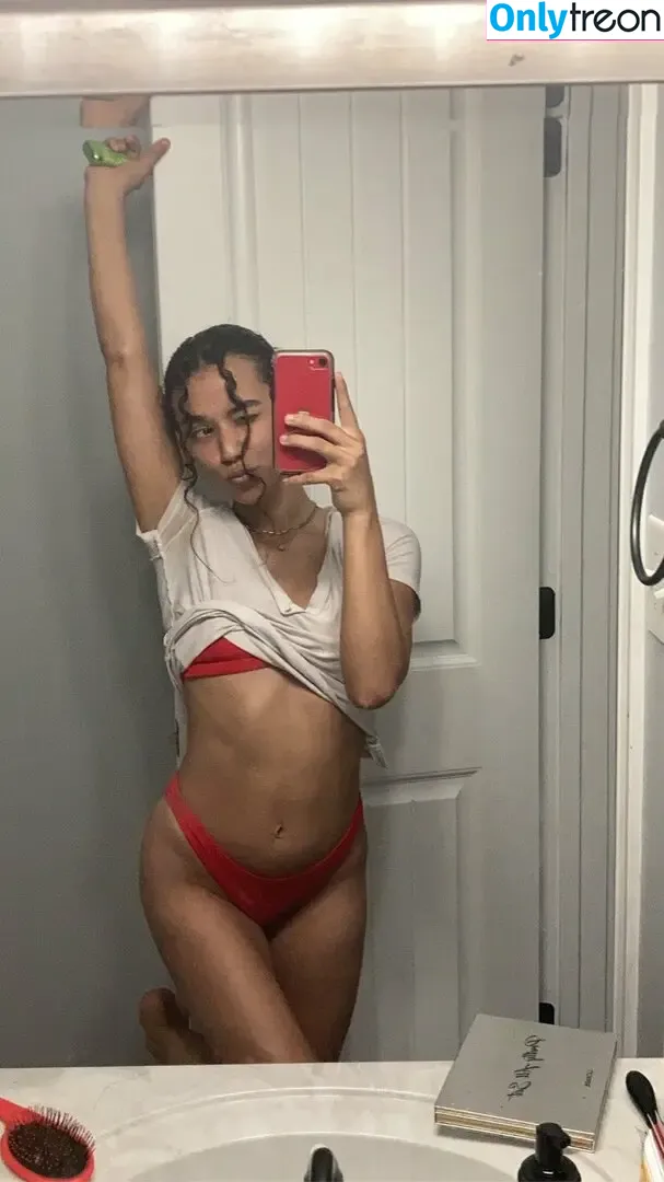 Desiree Sinns nude photo #0032 (bbyydes / bbyydesxo)