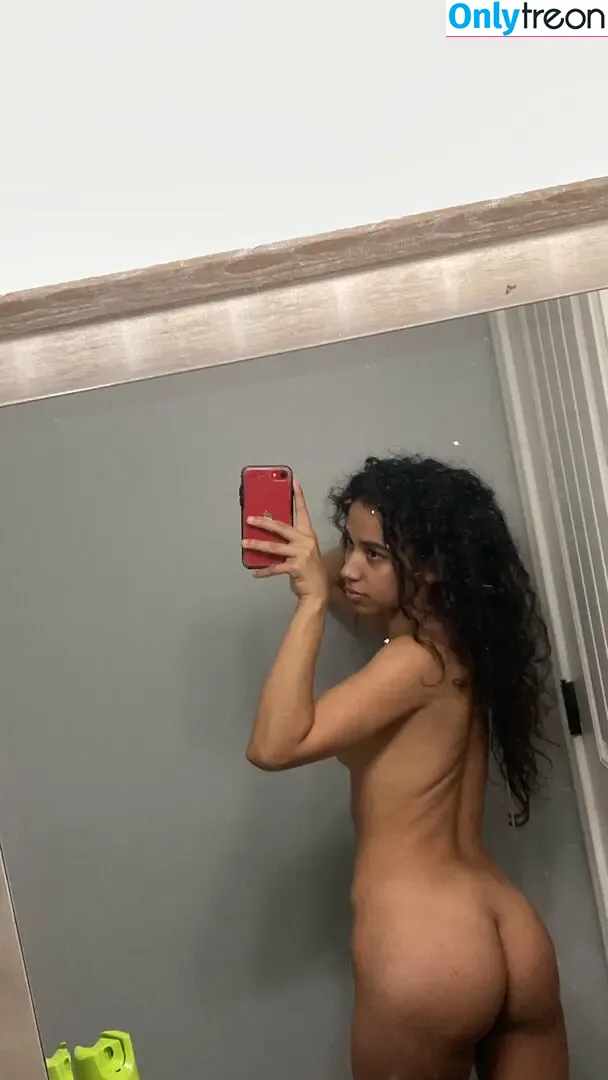 Desiree Sinns nude photo #0033 (bbyydes / bbyydesxo)