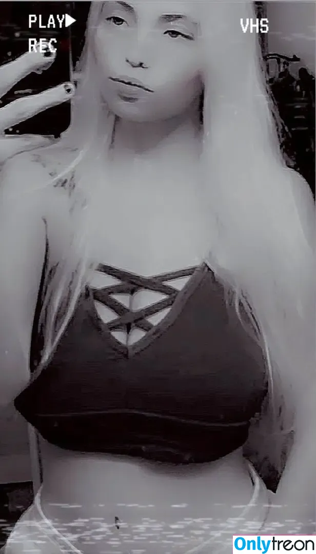 Destiny nude photo #0012 (CosDestiny / destinydixon / mashedpotatoesyoo)