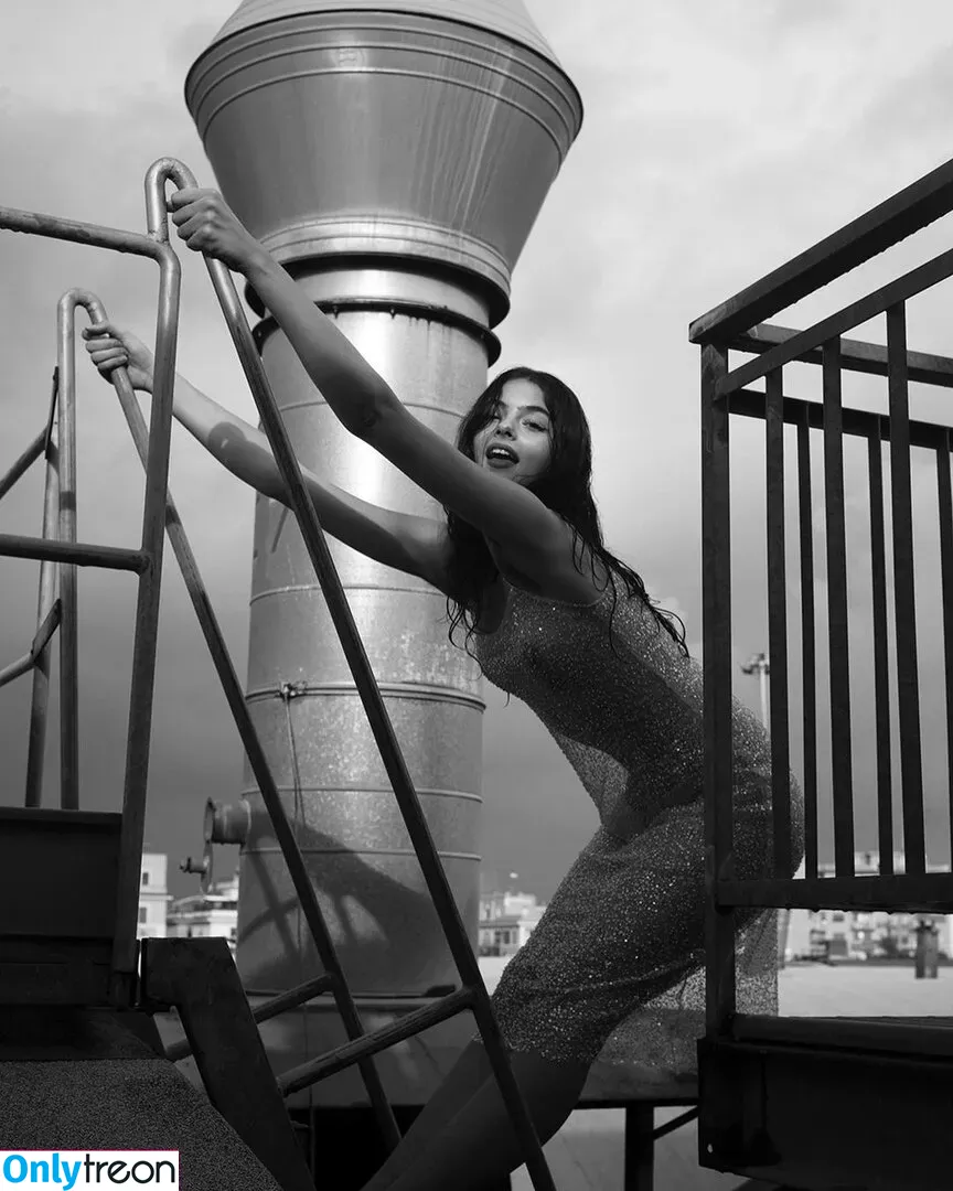 Deva Cassel nude photo #0031 (d.casseluxxi)