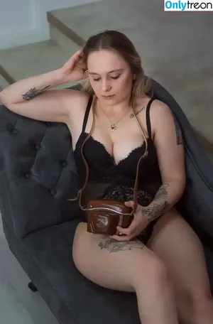 devange.hbr / becca.hbr.official / kalemia nude photo #0050
