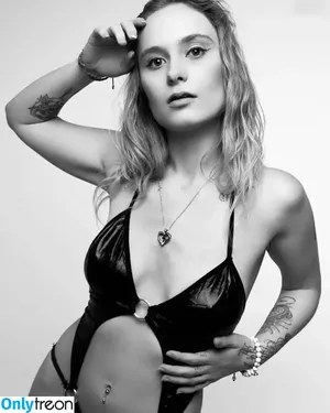 devange.hbr / becca.hbr.official / kalemia nude photo #0067
