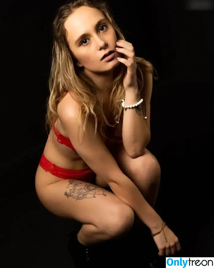 devange.hbr nude photo #0068 (becca.hbr.official / kalemia)