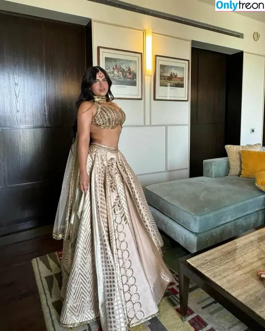 devikaabhardwajjjj nude photo #0021 (devikaabhardwajjjj)