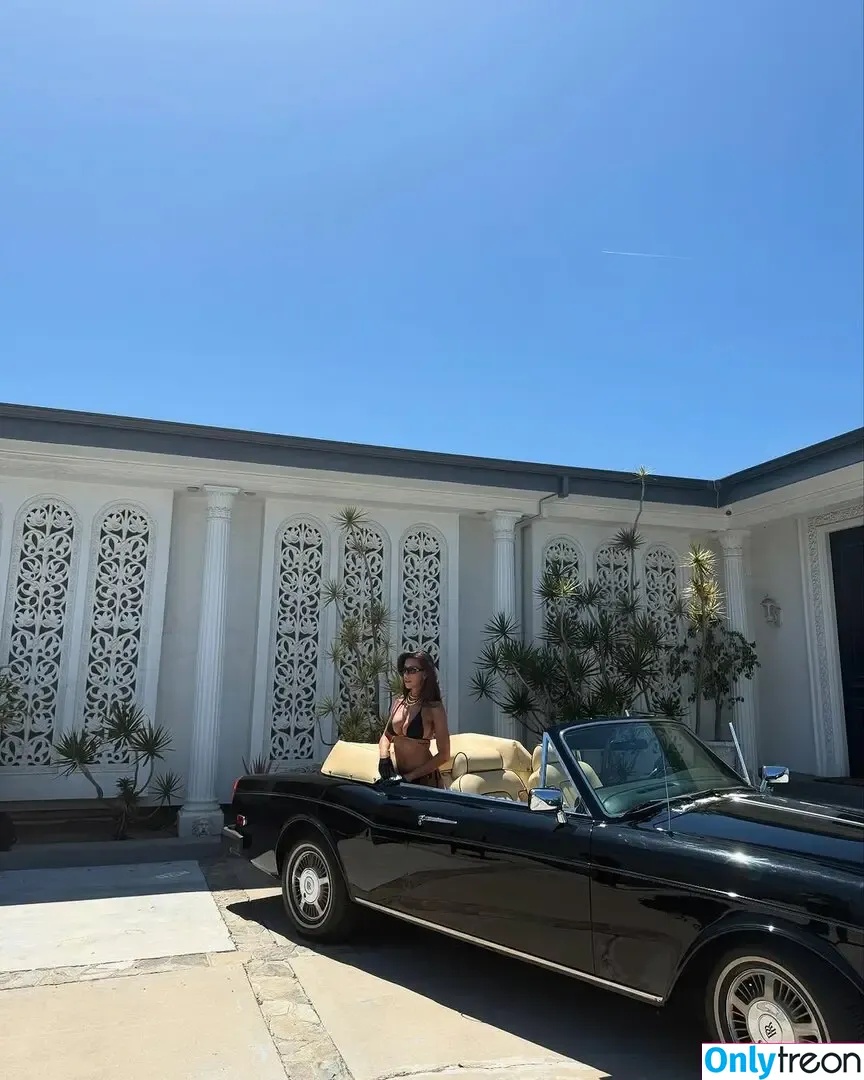 Devin Brugman голая photo #1493 (Natasha Oakley / devinbrugman)