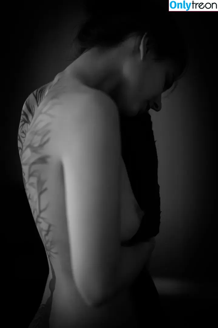 Dexia nude photo #0003 (dex_ter_is_ / iamdexia / iamdexia2)