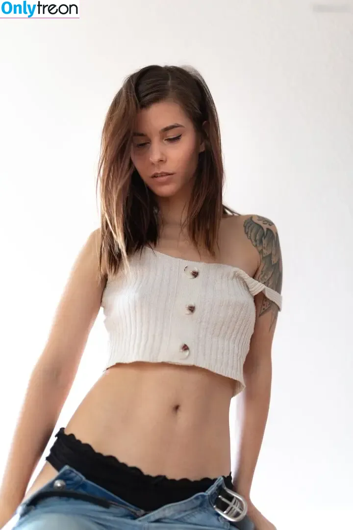 Dexia nude photo #0016 (dex_ter_is_ / iamdexia / iamdexia2)