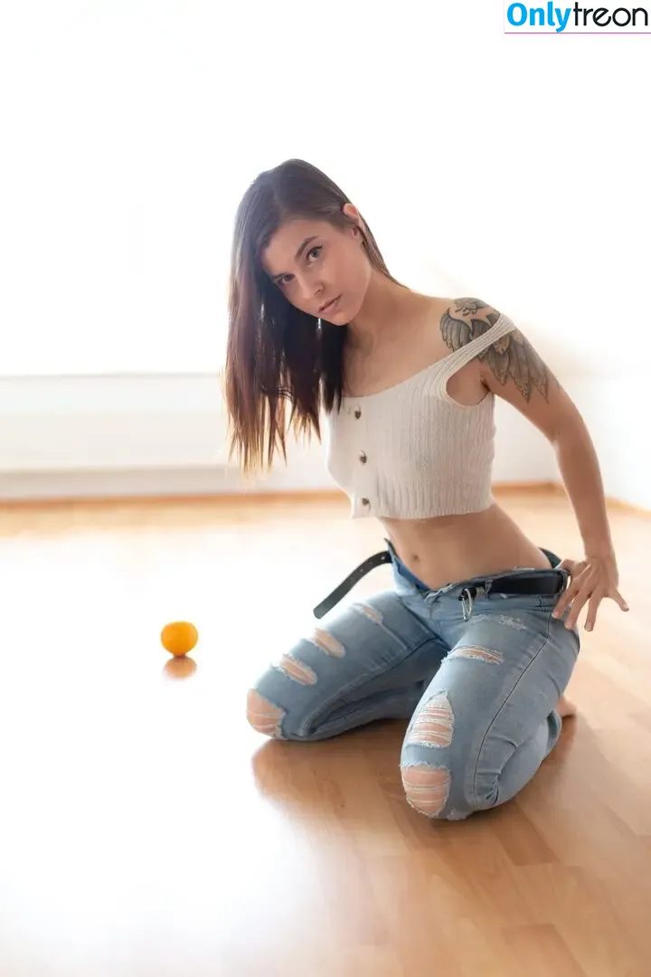Dexia nude photo #0020 (dex_ter_is_ / iamdexia / iamdexia2)