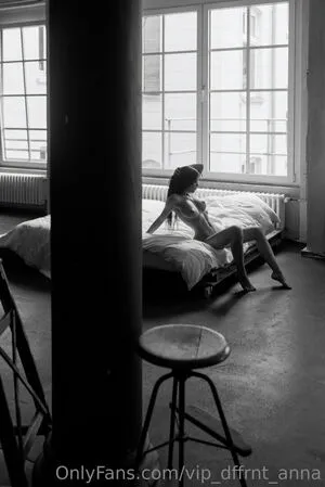 dffrnt_anna / Anna Penzes фото голая #0054