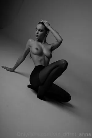 dffrnt_anna / Anna Penzes фото голая #0087