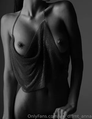 dffrnt_anna / Anna Penzes фото голая #0093