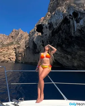 Diademlori nude photo #0001