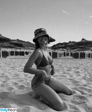 Diana Kaloev / dianakaloev nude photo #0008