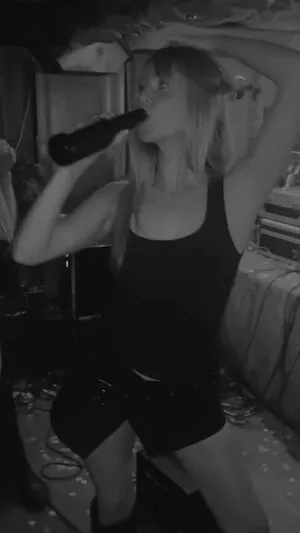 Diana Vickers / dianavickersofficial nude photo #0147