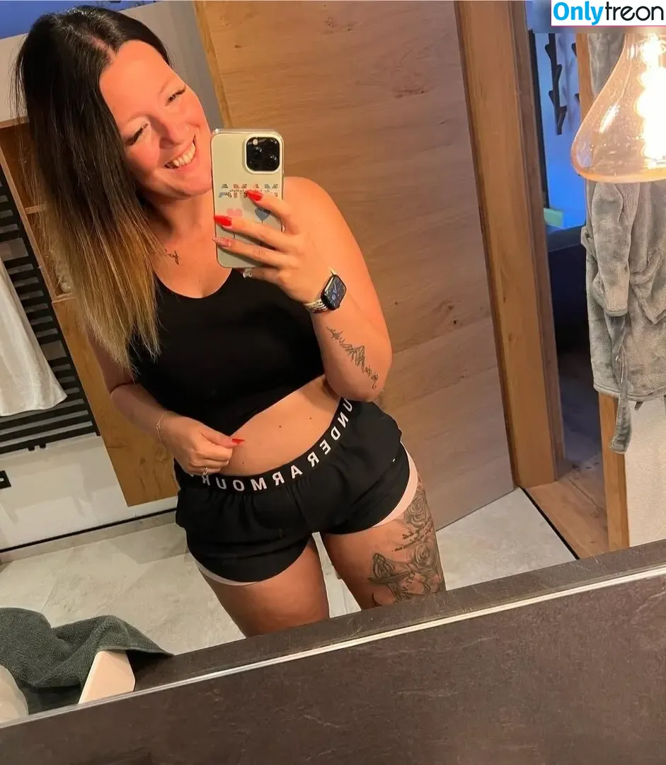 diegraefin_micha nude photo #0061 (diegraefin_micha)
