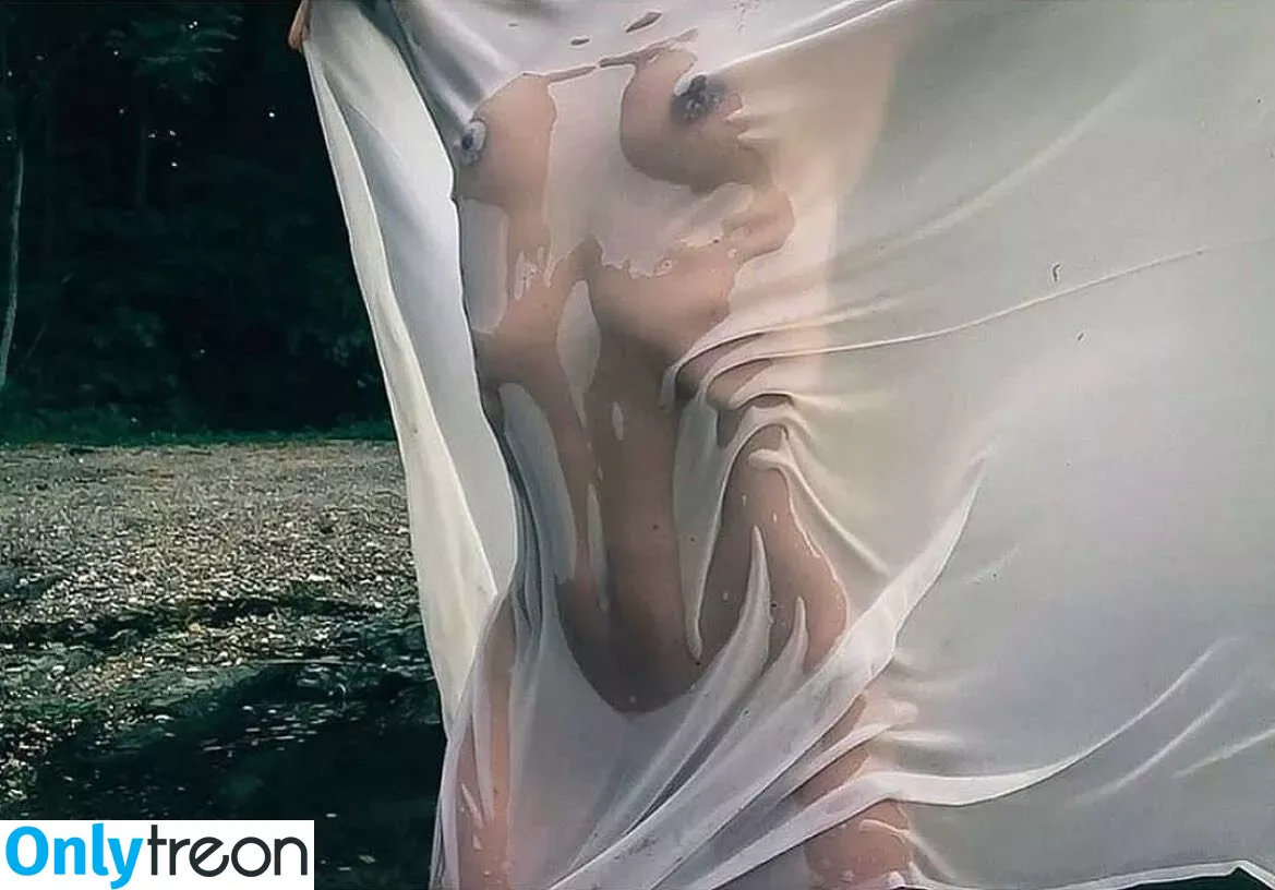 Dieu Linh Vuong nude photo #0096 (Dieu_lin_vuong / Dieulinvuong / Helltish)