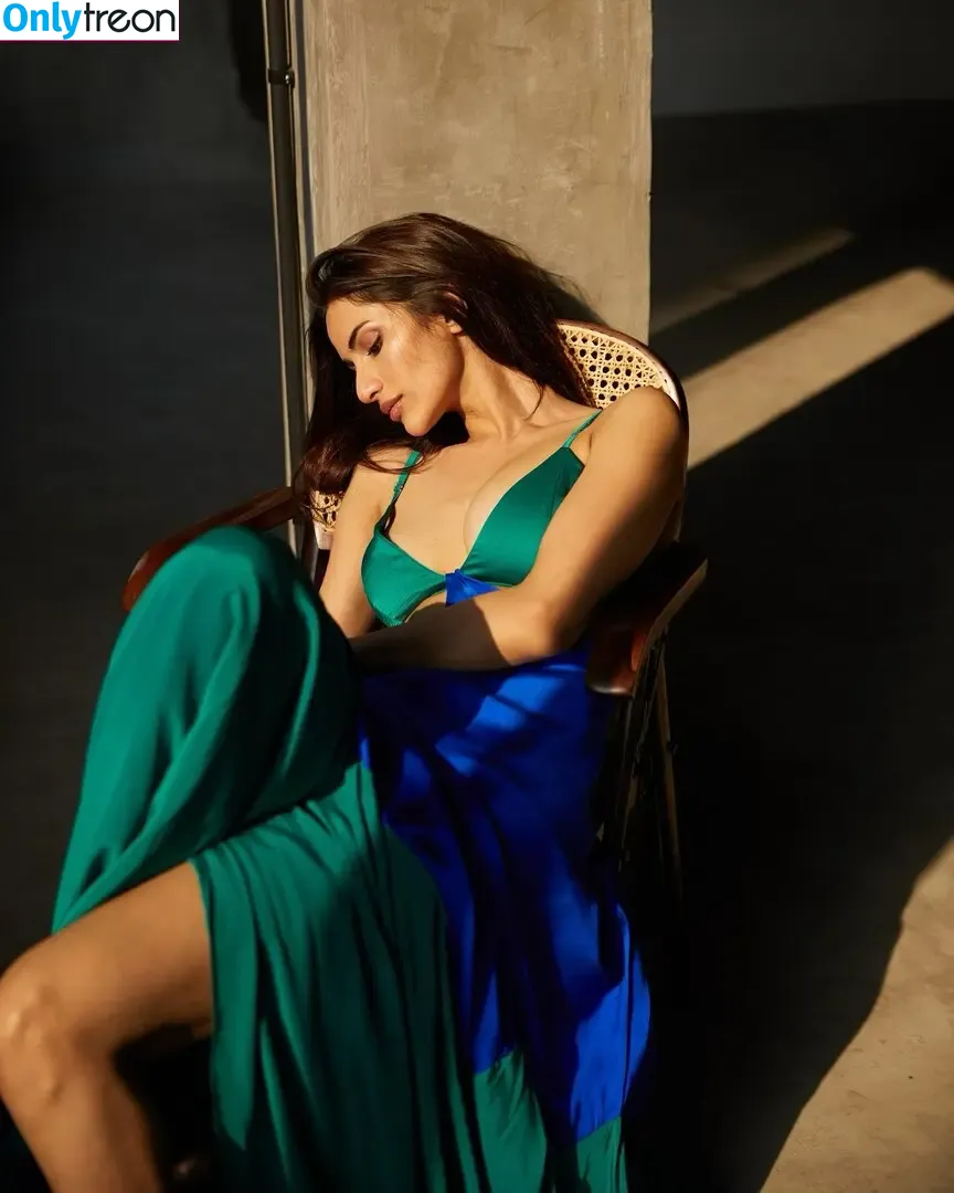 Diksha J Singh nude photo #0044 (dikshajsingh)