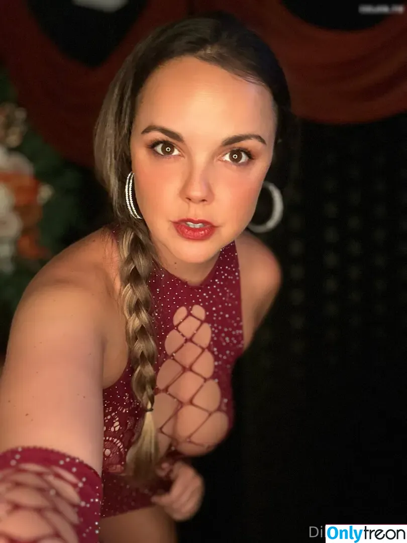 Dillion Harper nude photo #2597 (dillionharper / dillionharperexclusive_com)
