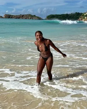 Dina Asher Smith / dinaashersmith nude photo #0020