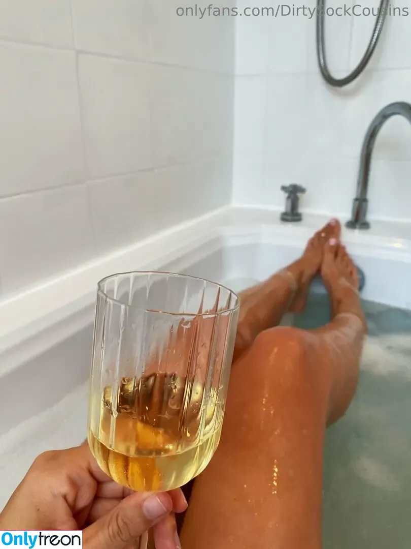 Dirtysockcousins nude photo #0081 (dirtysnowqueen_)