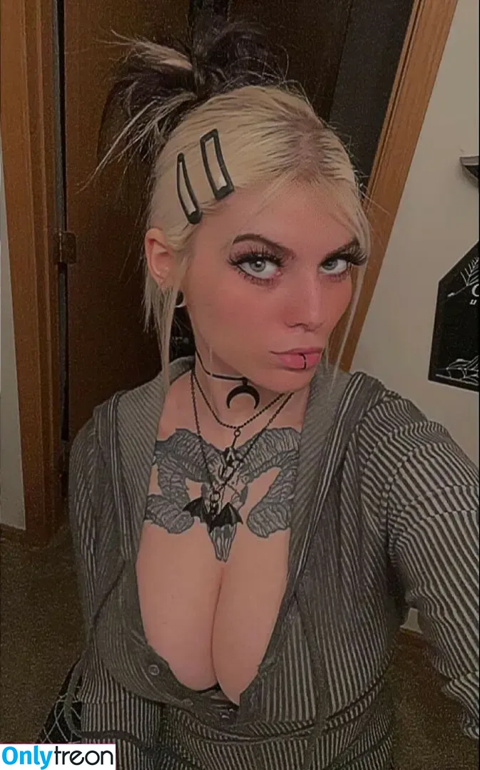 disasterpiece45 nude photo #0010 (Chloe / ____disasterpiece____ / __disasterpiece__ / chloerosenbaum)
