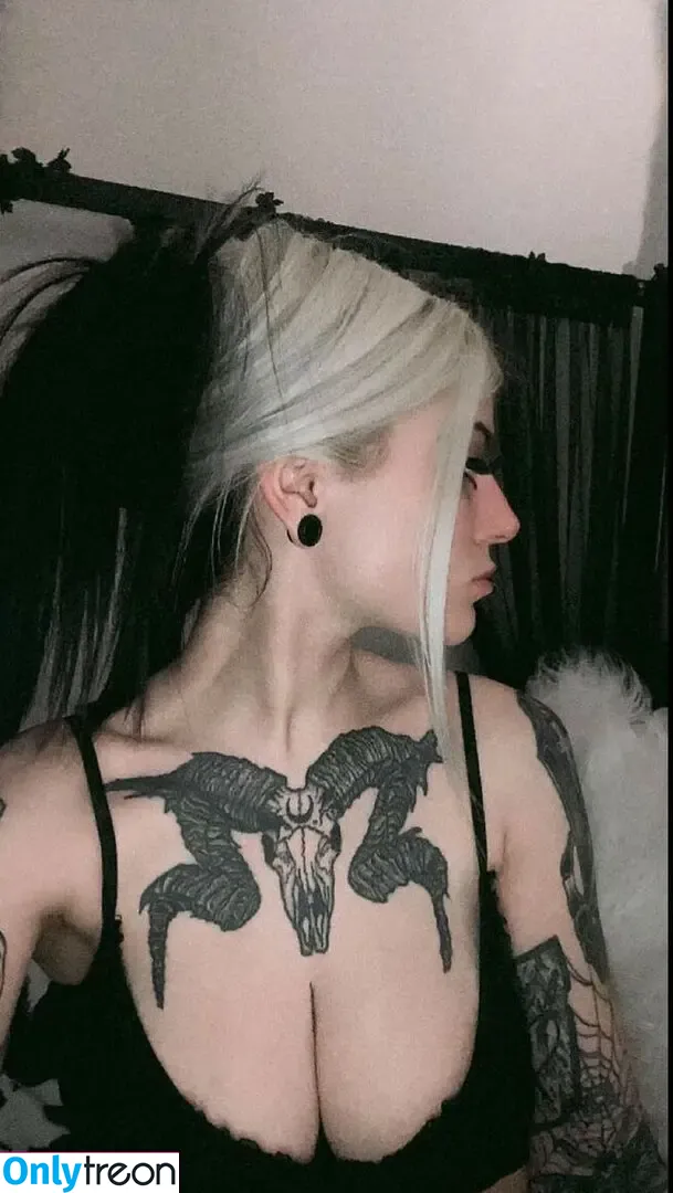 disasterpiece45 nude photo #0024 (Chloe / ____disasterpiece____ / __disasterpiece__ / chloerosenbaum)