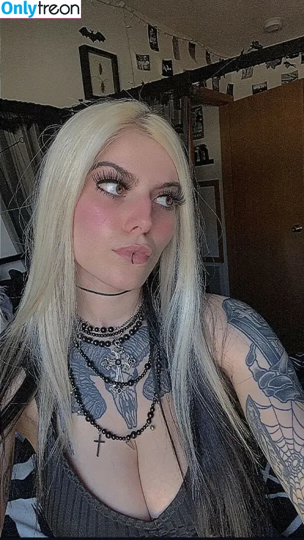 disasterpiece45 nude photo #0029 (Chloe / ____disasterpiece____ / __disasterpiece__ / chloerosenbaum)