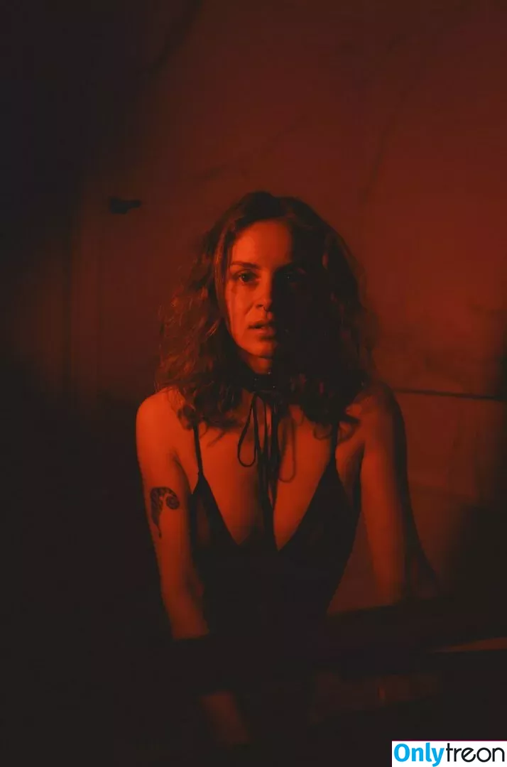disenchantment nude photo #0192 (disenchantment1 / jnthn_lvngstn)