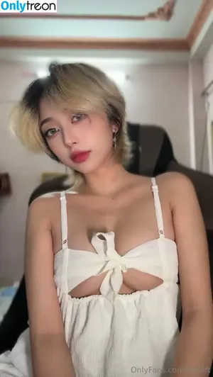 Disleft / Mercury Nguyen nude photo #0147