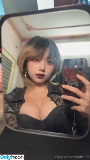Disleft / Mercury Nguyen nude photo #0179