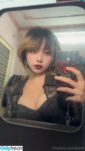 Disleft / Mercury Nguyen nude photo #0181