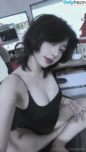 Disleft / Mercury Nguyen nude photo #0187
