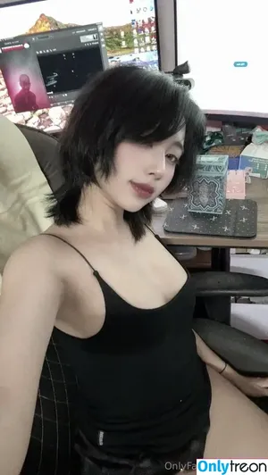 Disleft / Mercury Nguyen nude photo #0189