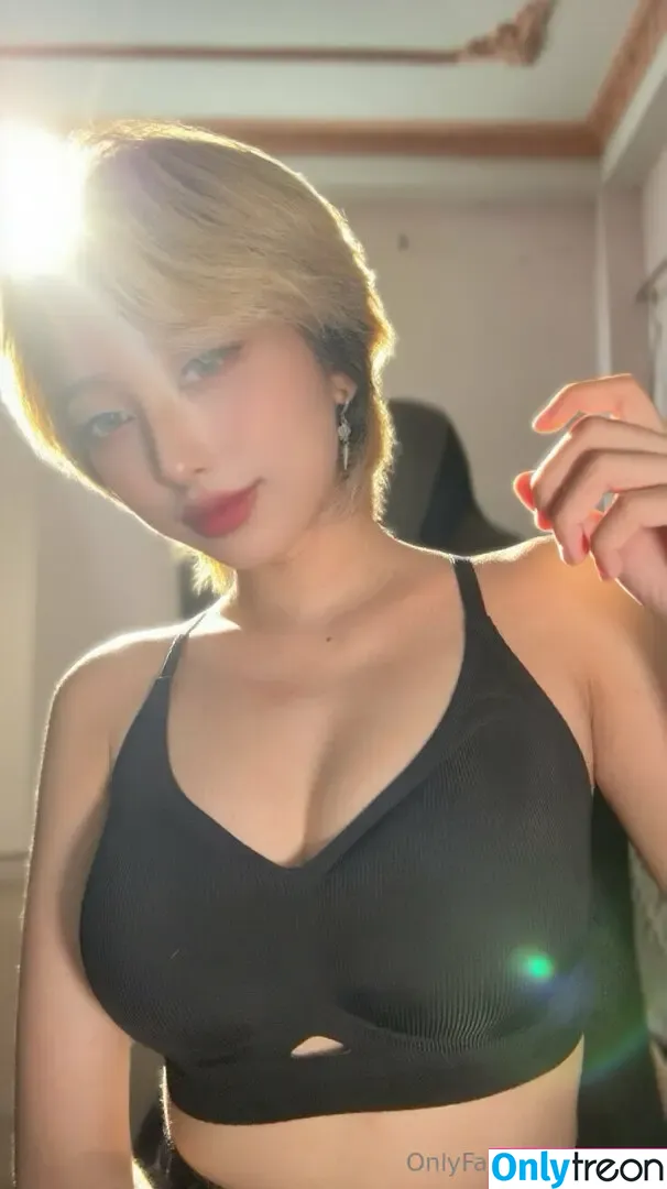Disleft nude photo #0152 (Mercury Nguyen)